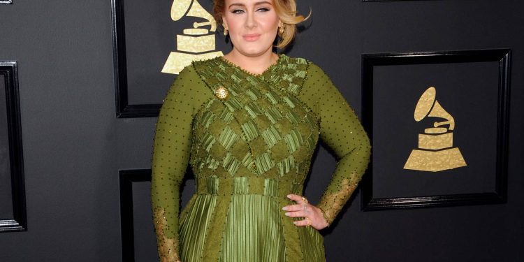 Cantora com recordes de vendas, 16 Grammys e um Oscar, tem fortuna de US$ 220 milhões