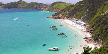 Esse destino no Rio de Janeiro é o Caribe Brasileiro e tem um mar surreal
