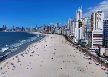 Essa joia catarinense impressiona com sua modernidade e um cenário paradisíaco