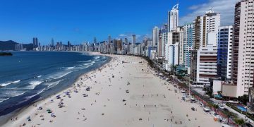 Essa joia catarinense impressiona com sua modernidade e um cenário paradisíaco