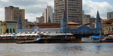 Essa metrópole da Amazônia encanta o Brasil com seus sabores exóticos e cultura vibrante!