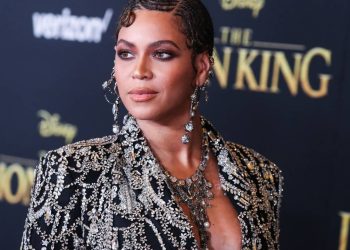 A artista que redefiniu os espetáculos ao vivo e se tornou a inquestionável Rainha da música pop moderna