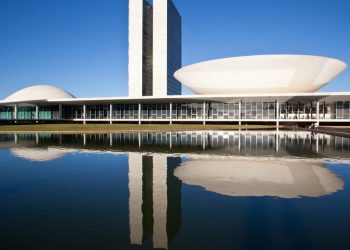 Cidade do Planalto Central, situada a 1.172 metros de altitude, possui o maior lago artificial urbano e um céu inesquecível de cor azul