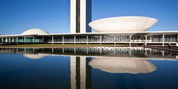 Cidade do Planalto Central, situada a 1.172 metros de altitude, possui o maior lago artificial urbano e um céu inesquecível de cor azul