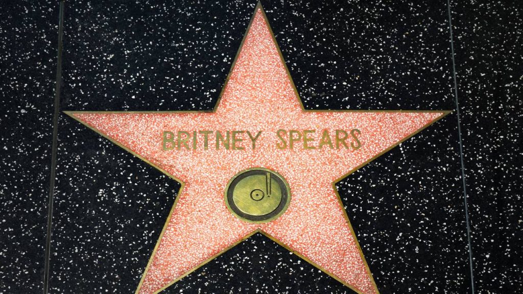 Estrela que dominou as paradas mundiais, venceu um Grammy e possui uma fortuna de US$ 70 milhões