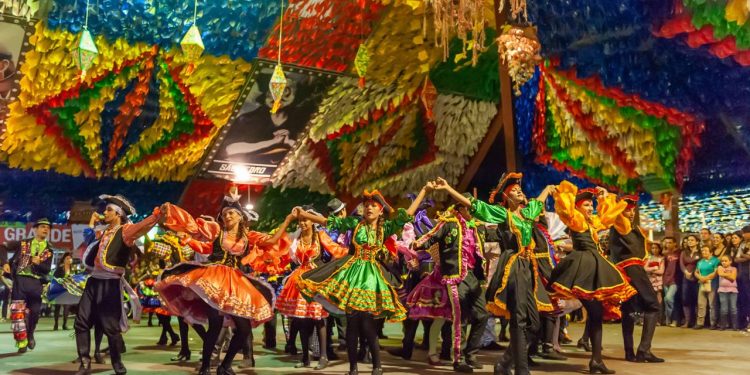 Jovens elegem cidade paraibana que é referência em pesquisa e tem uma forte vida universitária