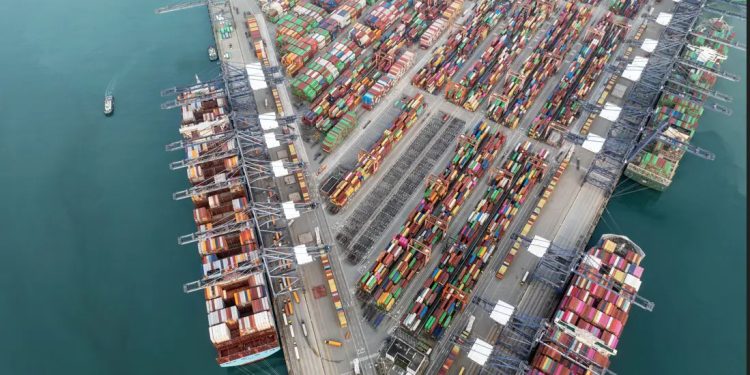 Imagem: Porto na China | Bloomberg