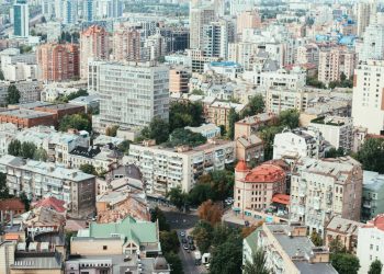 Essa cidade entre duas capitais atrai quem busca um futuro promissor no coração do Brasil