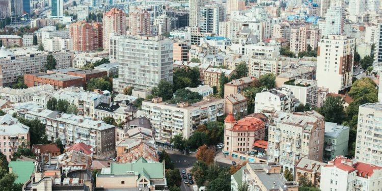 Essa cidade entre duas capitais atrai quem busca um futuro promissor no coração do Brasil