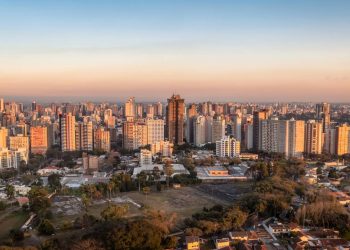 Essa cidade modelo no sul atrai com sua arquitetura e jardins deslumbrantes