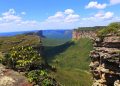 A histórica cidade colonial construída em 1713 nas montanhas de 1.200 metros de altitude, onde o antigo ciclo do diamante deixou becos de pedra e serenatas