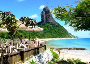 Esse arquipélago é um paraíso de águas cristalinas e golfinhos que saltam no mar