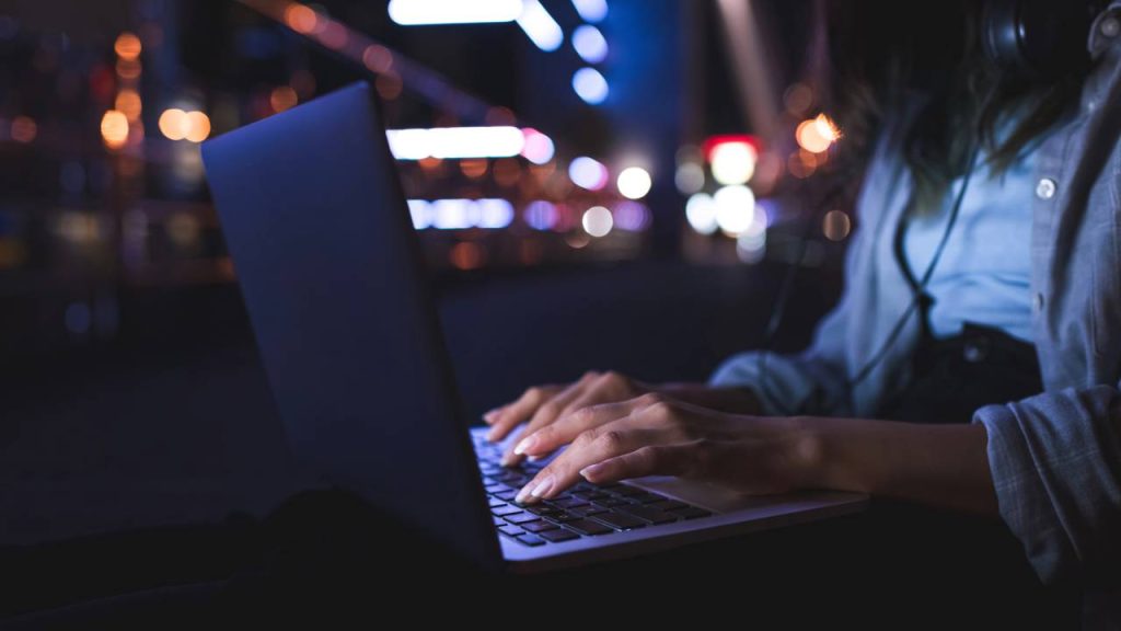 Profissões emergentes com trabalho remoto e alta renda em 2025