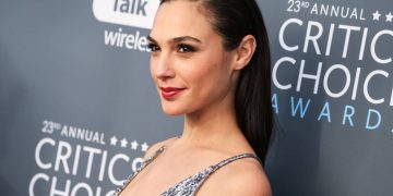 A atriz que se tornou o símbolo da DC nos cinemas e uma das mais bem pagas da indústria