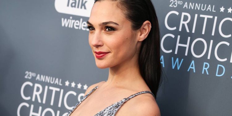 A atriz que se tornou o símbolo da DC nos cinemas e uma das mais bem pagas da indústria