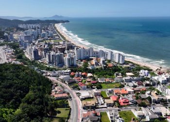 Essa cidade catarinense pulsa com a força do seu porto e a agitação da Praia Brava