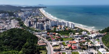 Essa cidade catarinense pulsa com a força do seu porto e a agitação da Praia Brava