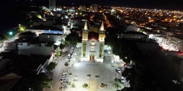 Essa joia às margens do São Francisco atrai com sua cultura ribeirinha e um pôr do sol único