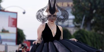 A artista camaleônica que se consagrou como uma lenda da música pop e uma aclamada estrela de cinema