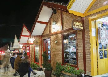 Cidade do sul de Minas, situada a 1.555 metros de altitude, é um dos pontos mais altos e frios do país, atraindo turistas o ano inteiro