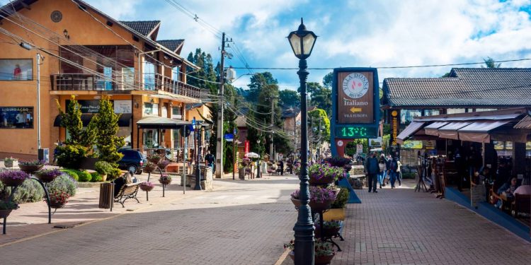 Casais elegem vilarejo nas montanhas de Minas como o destino mais romântico e aconchegante do Brasil