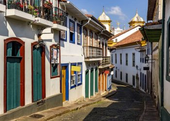 Essa cidade Patrimônio da Humanidade atrai com sua riqueza cultural e paisagens