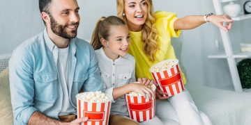 Economize até R$ 80 por mês com noites de cinema no conforto de casa