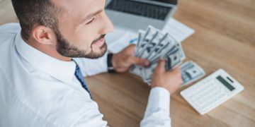 A profissão que paga mais de R$ 12 mil com só 4 horas por dia!