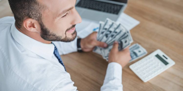 A profissão que paga mais de R$ 12 mil com só 4 horas por dia!
