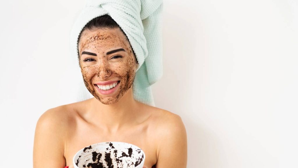 Renove sua pele com essa receita de esfoliante fácil e econômica