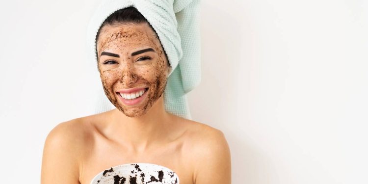 Renove sua pele com essa receita de esfoliante fácil e econômica