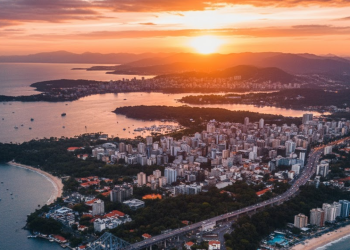 Cidade litorânea situada a 3 metros de altitude atrai moradores pelo alto padrão urbano