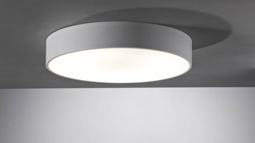 O truque com um pote de vidro que está economizando e encantando lares