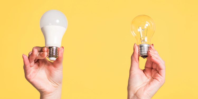 Troque a lâmpada e economize até R$ 50 na conta de luz