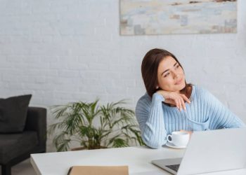 A prática de 10 minutos que melhora o humor e ajuda a evitar gastos impulsivos