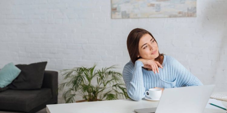 A prática de 10 minutos que melhora o humor e ajuda a evitar gastos impulsivos