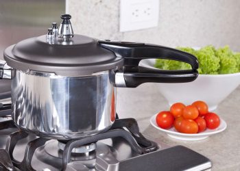 Usar panela de pressão reduz o consumo de gás e gera economia de até R$ 60