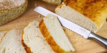 Pão de frigideira usa sobras de arroz para um café da manhã econômico e prático