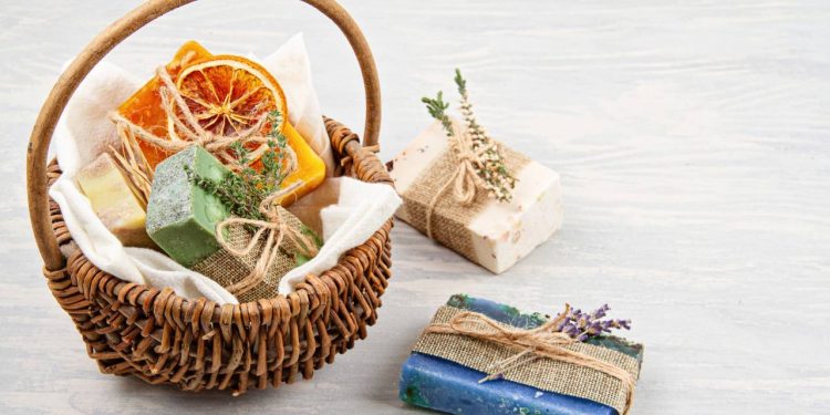 Transforme sabonetes e shampoos em barra em um negócio lucrativo