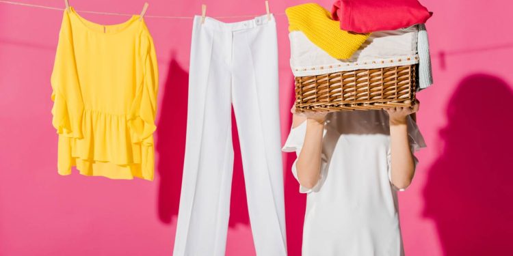 2 receitas para economizar R$ 80 na lavanderia todo mês