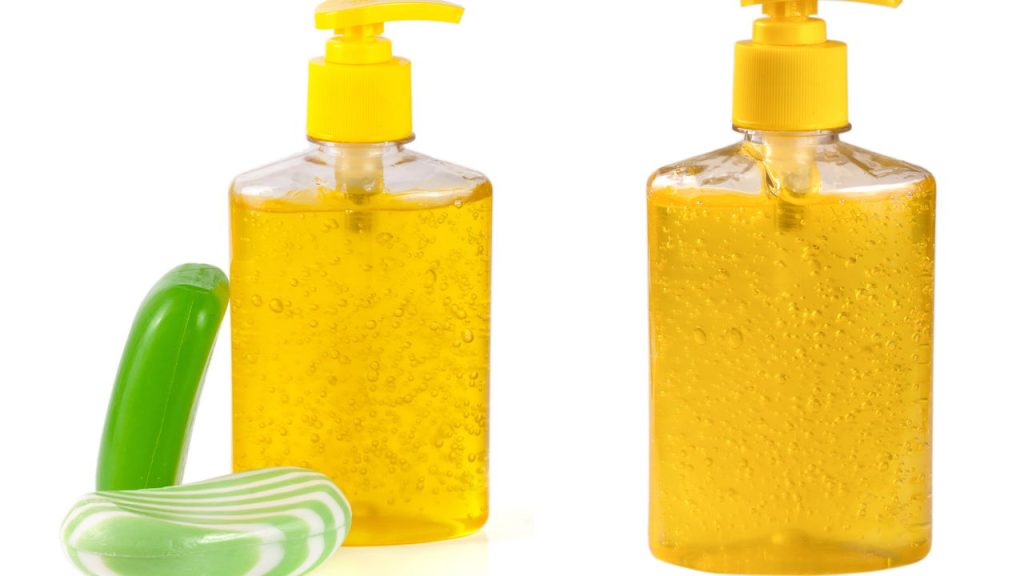 Sabão caseiro rende 5 litros e custa só R$ 3 com apenas dois ingredientes