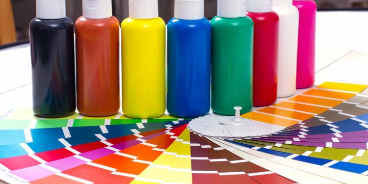 Faça sua própria tinta de tecido caseira com menos de cinco reais