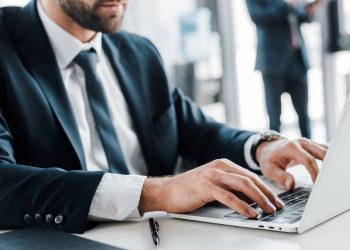 A profissão de tecnologia que mais cresce no Brasil e paga até R$18 mil
