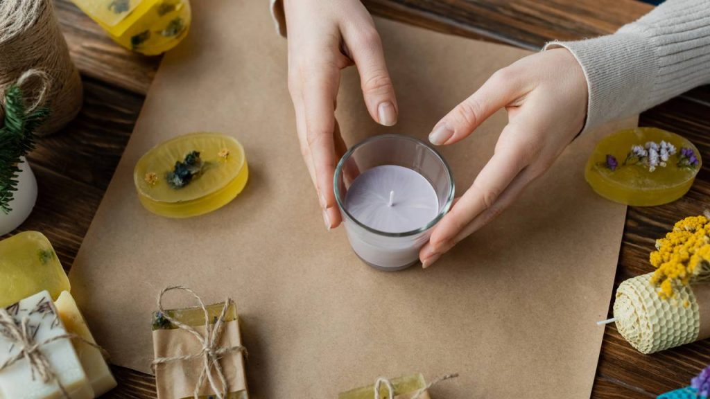 Como fazer velas cheirosas em casa e ter renda extra quase imediata
