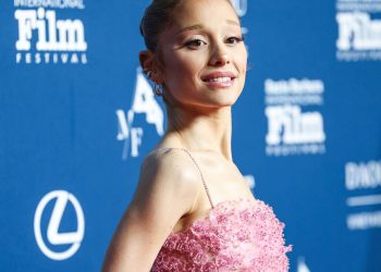 Cantora do hit "thank u, next", quebrou recordes de streaming, ganhou 2 Grammys e tem uma fortuna de US$ 240 milhões