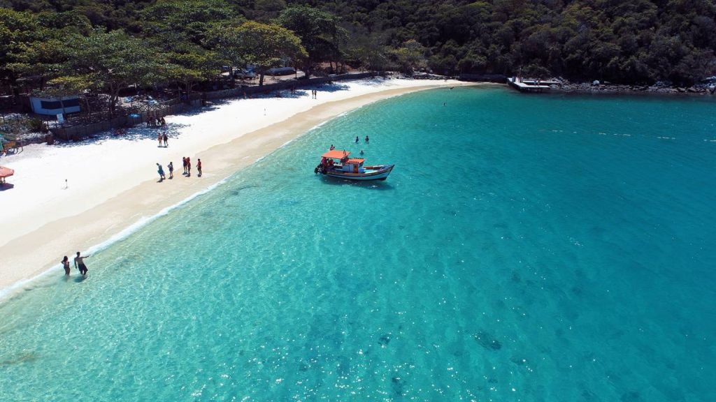 A cidade brasileira que guarda o mar mais azul e gelado do continente