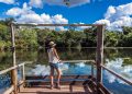 Cidade fundada em 1948 é a maior do Brasil em ecoturismo, e atrai o mundo com seus rios de águas cristalinas e grutas azuis, em Mato Grosso do Sul