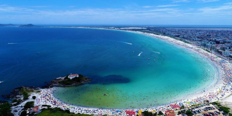 Cidade fundada em 1615 é a sétima mais antiga do Brasil e tornou-se o maior polo turístico da Região dos Lagos no estado do Rio de Janeiro