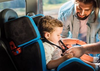Brasileiros que transportam crianças no carro precisam saber desta importante mudança na lei