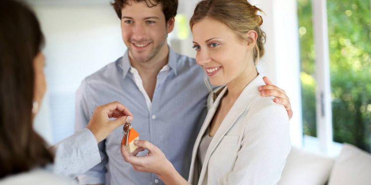 Brasileiros que moram de aluguel precisam conhecer esta lei importante sobre a venda do imóvel